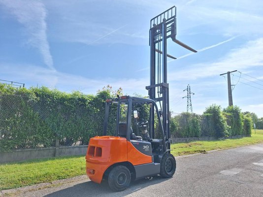 Chariot élévateur frontal 4 roues Doosan D30S 5