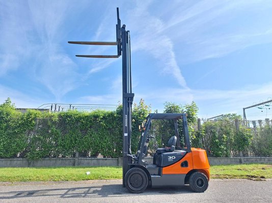 Chariot élévateur frontal 4 roues Doosan D30S 5