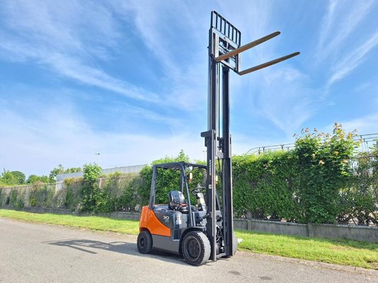 Chariot élévateur frontal 4 roues Doosan D30S 5