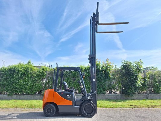 Chariot élévateur frontal 4 roues Doosan D30S 5