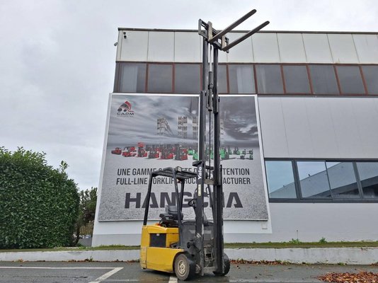 Chariot élévateur frontal 3 roues Yale ERP16ATF