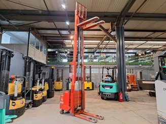 Gerbeur accompagnant BT LSF 1250 EE