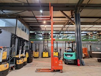 Gerbeur accompagnant BT LSF 1250 EE