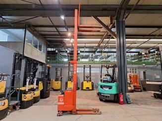 Gerbeur accompagnant BT LSF 1250 EE
