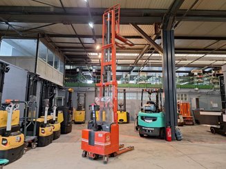 Gerbeur accompagnant BT LSF 1250 EE