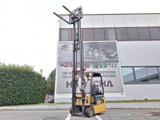 Chariot élévateur frontal 3 roues Caterpillar EP16NT