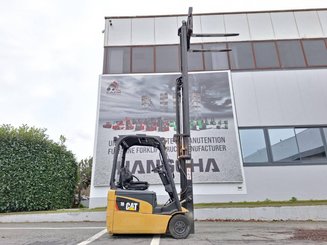 Chariot élévateur frontal 3 roues Caterpillar EP16NT