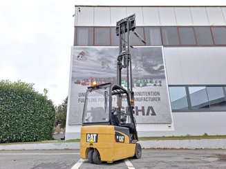 Chariot élévateur frontal 3 roues Caterpillar EP16NT