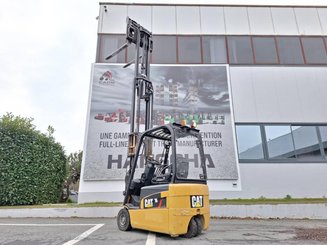Chariot élévateur frontal 3 roues Caterpillar EP16NT