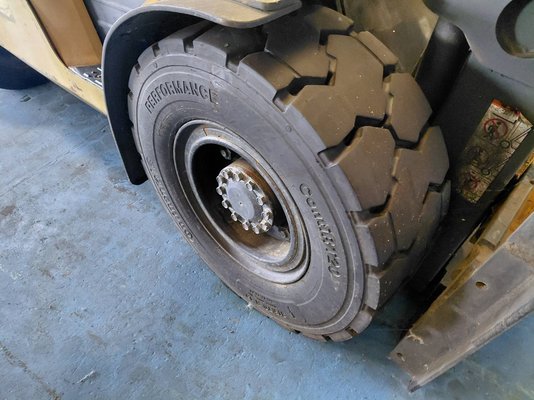 Chariot élévateur frontal 4 roues Caterpillar DP50NT