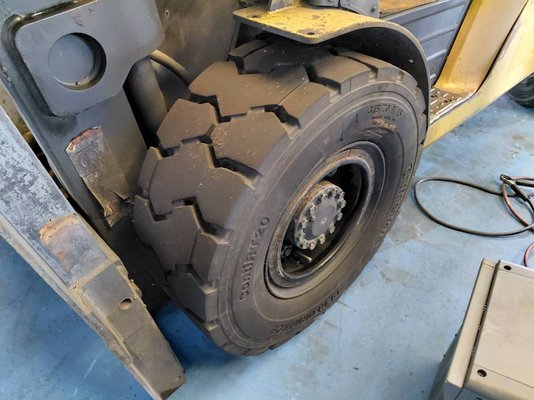 Chariot élévateur frontal 4 roues Caterpillar DP50NT