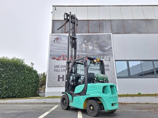 Chariot élévateur frontal 4 roues Yale GLP35VX