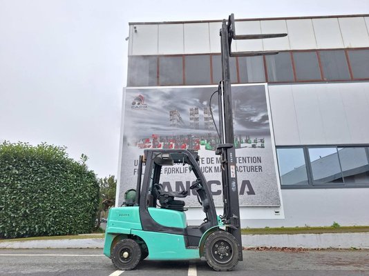 Chariot élévateur frontal 4 roues Yale GLP35VX