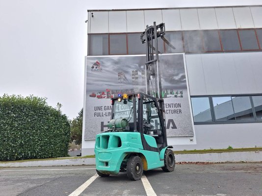 Chariot élévateur frontal 4 roues Yale GLP35VX