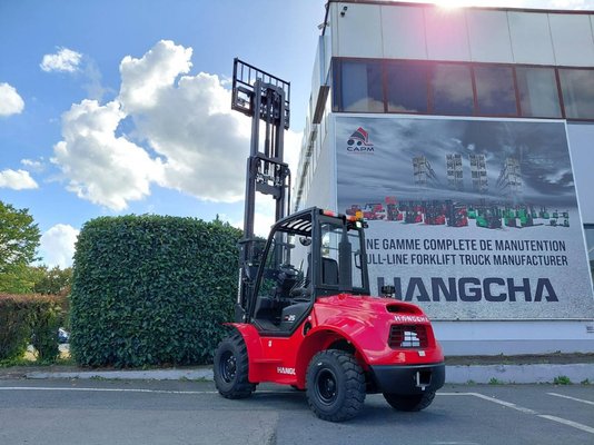 Chariot élévateur tout terrain Hangcha TT25-2 (CPCD25-X2W98E-RT2)