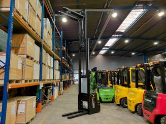 Gerbeur accompagnant Hangcha CDD12-XT1-SiL
