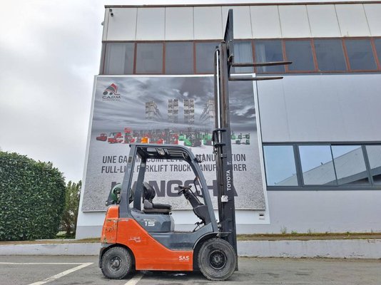 Chariot élévateur frontal 4 roues Toyota 028 FGF 15