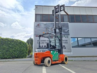 Chariot élévateur frontal 4 roues Toyota 8FBMT50