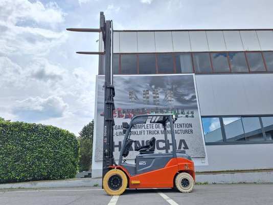 Chariot élévateur frontal 4 roues Toyota 8FBMT50