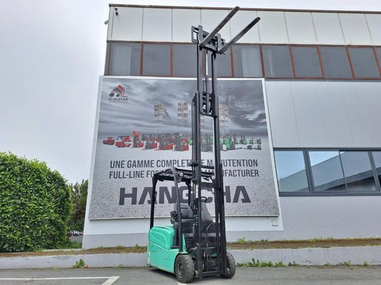 Chariot élévateur frontal 3 roues Yale ERP16VT
