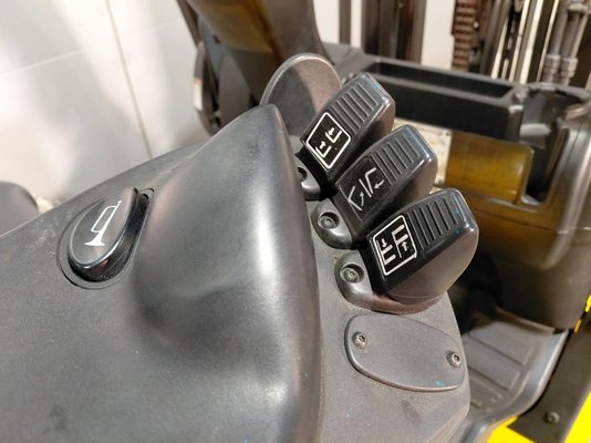 Chariot élévateur frontal 4 roues Yale gdp16vx