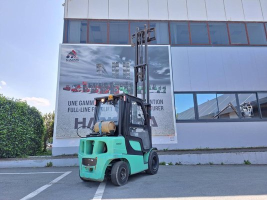 Chariot élévateur frontal 4 roues Yale GLP30VX