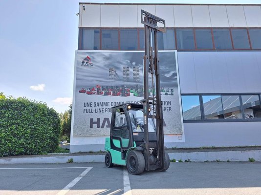 Chariot élévateur frontal 4 roues Yale GLP30VX
