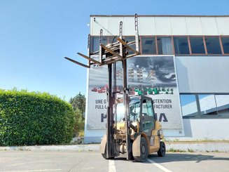 Chariot élévateur frontal 4 roues Caterpillar DP40N
