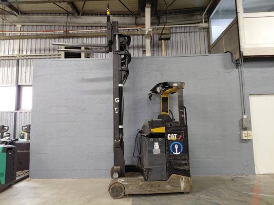 Chariot à mât rétractable Caterpillar NR14N