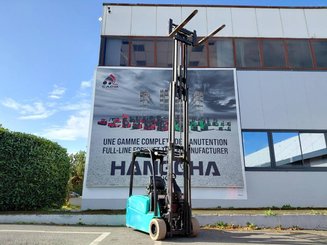 Chariot élévateur frontal 3 roues Yale ERP18VTL