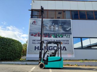 Chariot élévateur frontal 3 roues Yale ERP18VTL