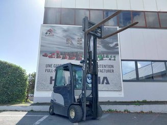 Chariot élévateur frontal 4 roues Yale ERP30VL