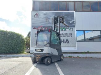Chariot élévateur frontal 4 roues Yale ERP30VL