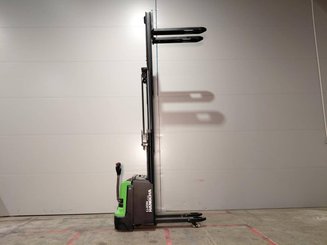 Gerbeur accompagnant Hangcha CDD16-XT1-SIL