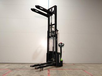 Gerbeur accompagnant Hangcha CDD12-AMC2-Li