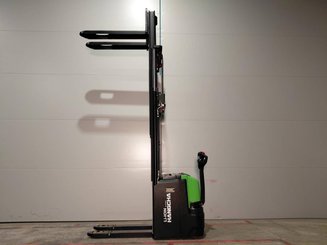 Gerbeur accompagnant Hangcha CDD16-XT1-SIL