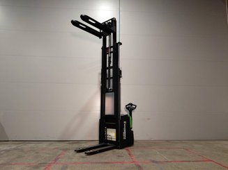 Gerbeur accompagnant Hangcha CDD16-XT1-SIL