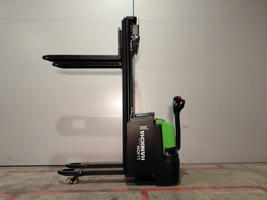 Gerbeur accompagnant Hangcha CDD16-XT1-SIL