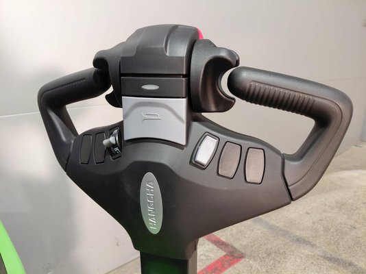 Gerbeur accompagnant Hangcha CDD16-XT1-SIL