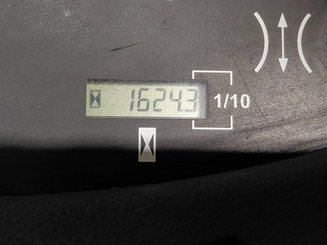 Chariot à mât rétractable multidirectionnel Caterpillar NRM20K