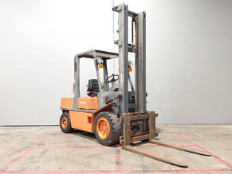 Chariot élévateur frontal 4 roues Nissan EGH02A30U