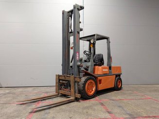 Chariot élévateur frontal 4 roues Nissan EGH02A30U