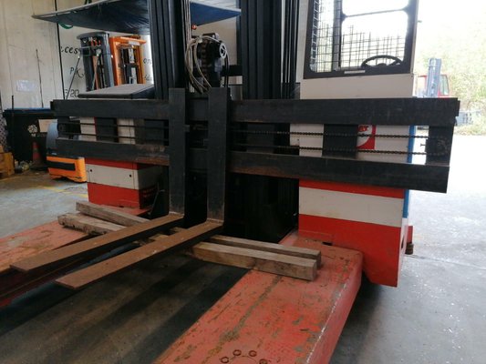 Chariot élévateur latéral multidirectionnel Combilift ESA30