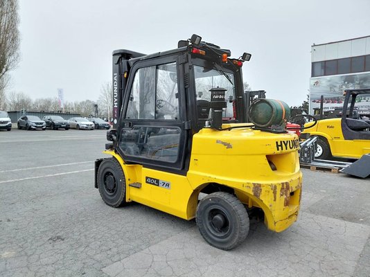 Chariot élévateur frontal 4 roues Hyundai 40L-7A