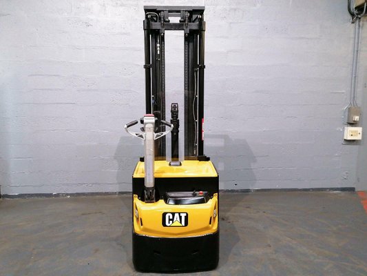 Gerbeur accompagnant Caterpillar NSP16N