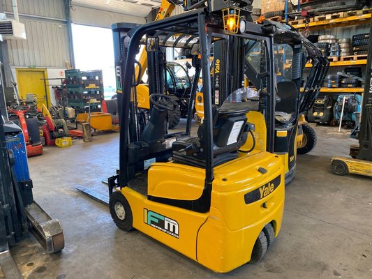 Chariot élévateur électrique Yale ERP15VT SWB