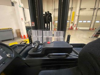 Chariot à mât rétractable Yale MR14