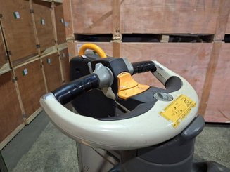 Transpalette porté debout Crown WT3040