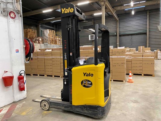 Chariot à mât rétractable Yale MR14