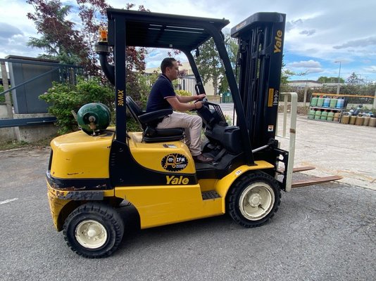 Chariot élévateur gaz Yale GLP30MX